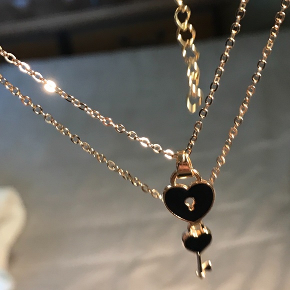 Heart and Heart Key Necklace Set in Gold Tone - New, never worn - Picture 6 of 13